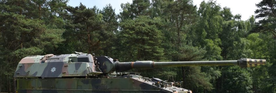 Panzerhaubitze 2000 (PzH 2000) Walkaround (AM-00267)