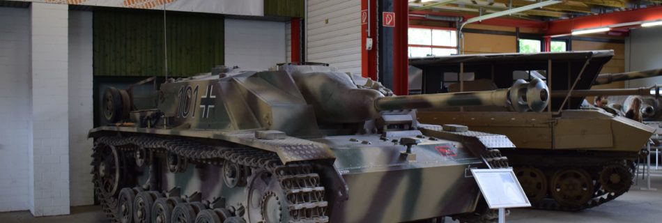 Sturmgeschütz (StuG) III Ausf. G (late) Walkaround (AM-00180)