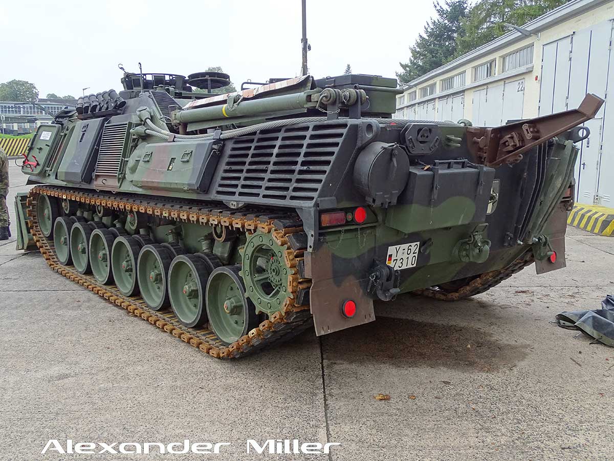 Pionierpanzer 2 A2 Dachs Walkaround (AM-00419)