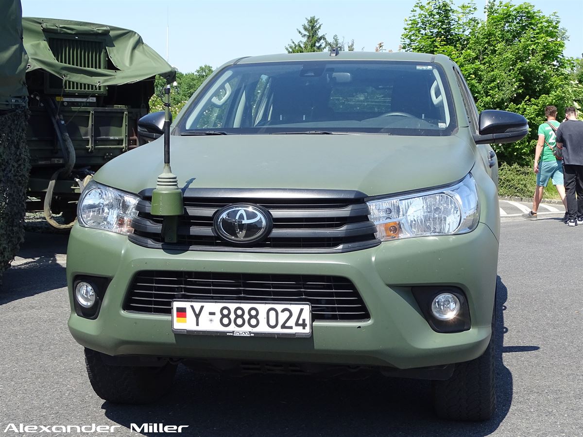 Toyota Hilux Elch Walkaround (AM-00851)